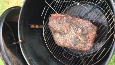 Brisket auf grill.JPG